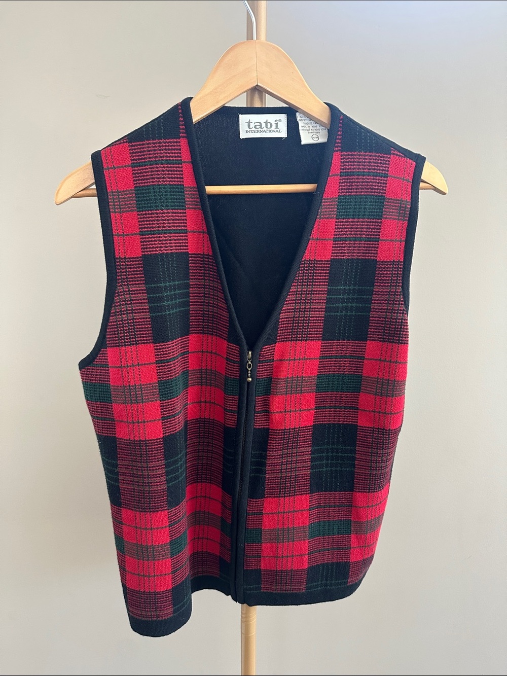Tabi International Plaid Knit Vest Red Black Cotton Medium Buffalo Check